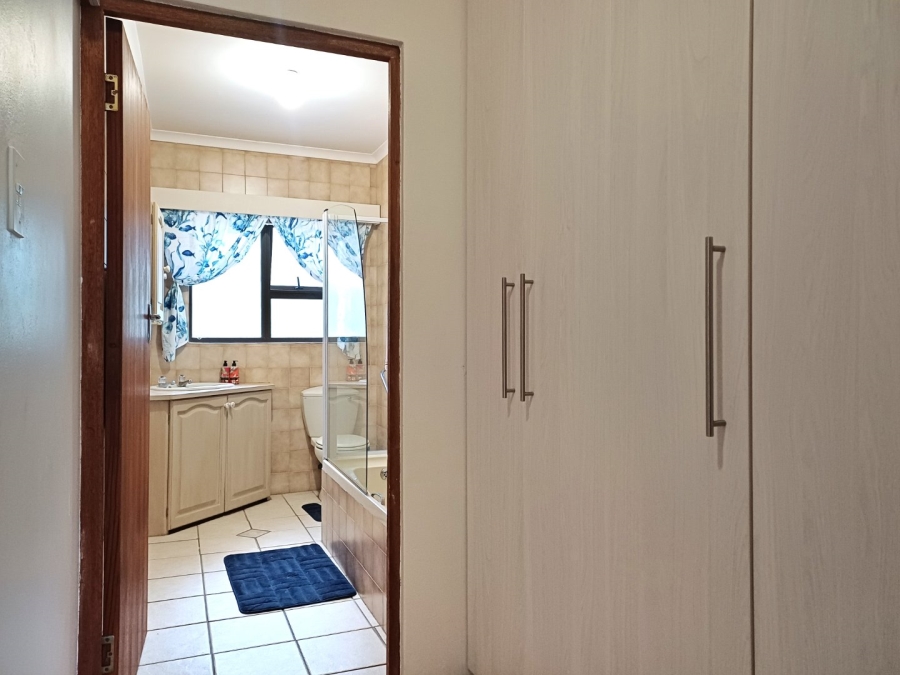 4 Bedroom Property for Sale in Reebok Western Cape